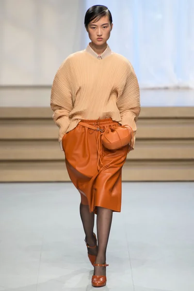 Look 19
